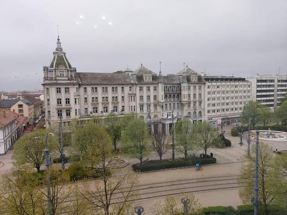 Alfoeldi Palace Apartman Дебрецен Экстерьер фото
